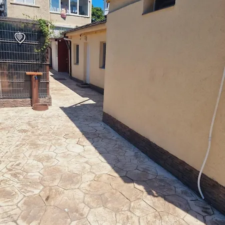 2 La Curte Cu Foisor Constanţa