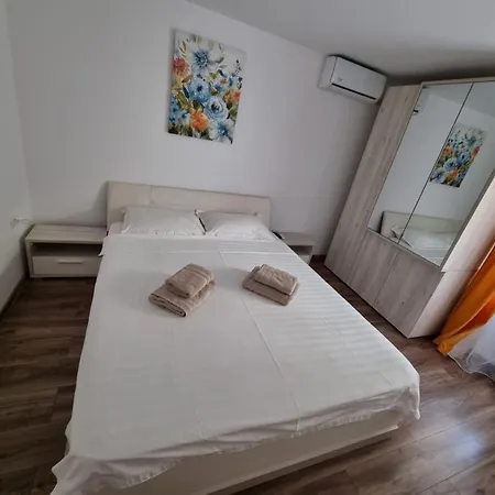 2 La Curte Cu Foisor Constanţa