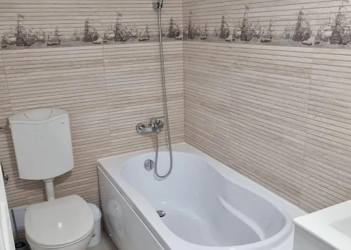 2 La Curte Cu Foisor Apartman