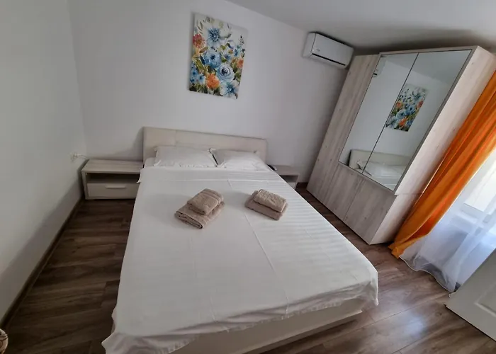 2 La Curte Cu Foisor Konstanca